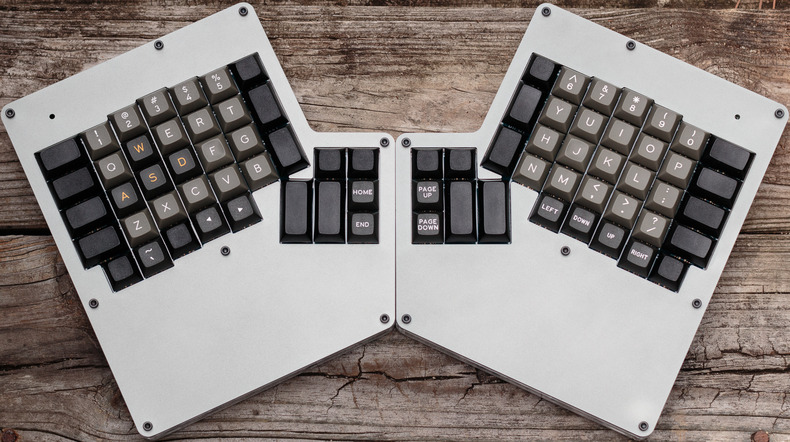 ErgoDox in Dolch